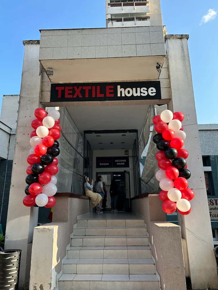 Coloane înalte din baloane pentru Textile House Satu Mare