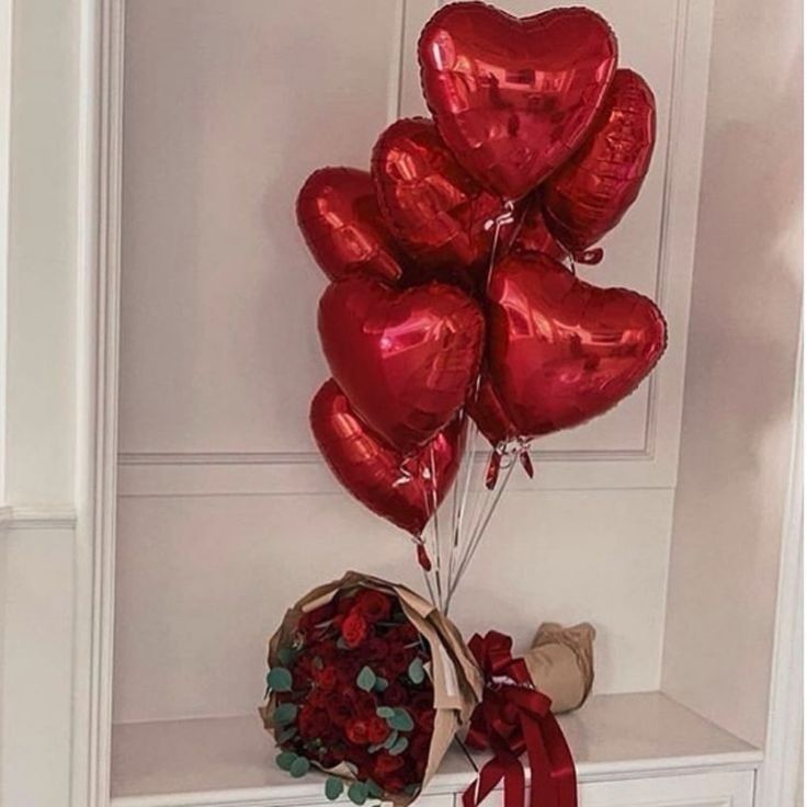 Buchet trandafiri cu baloane inimă